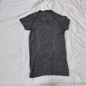 Lululemon swiftly tech short sleeve in dark gray